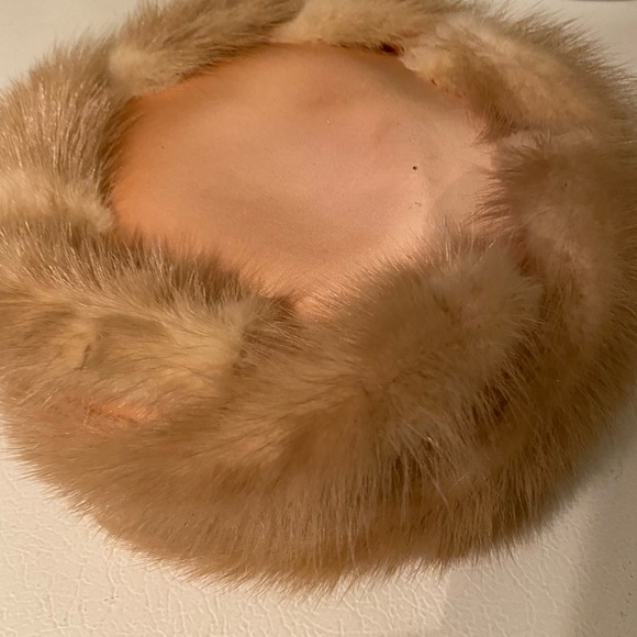 Gorgeous Pillbox Fawn Mink over Peach Satin Chuch / Dress Hat - Picture 8 of 8